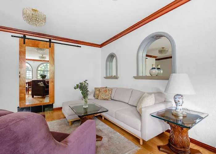 Holiday home Senda Stays Coyoacan - 6Br Casa And Garden Steps From Frida Kahlo *