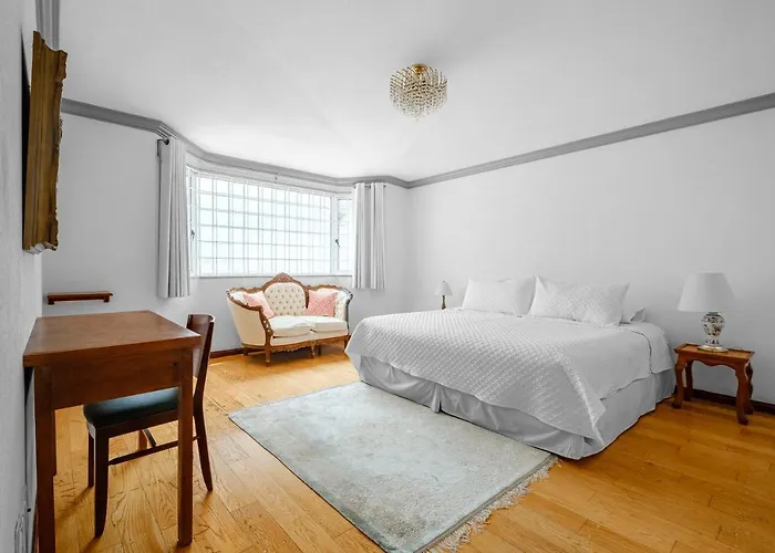 Holiday home Senda Stays Coyoacan - 6Br Casa And Garden Steps From Frida Kahlo Mexico City