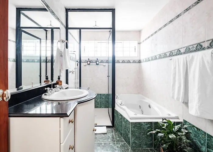 Holiday home Senda Stays Coyoacan - 6Br Casa And Garden Steps From Frida Kahlo Mexico City