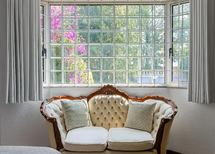 Holiday home Senda Stays Coyoacan - 6Br Casa And Garden Steps From Frida Kahlo Mexico City